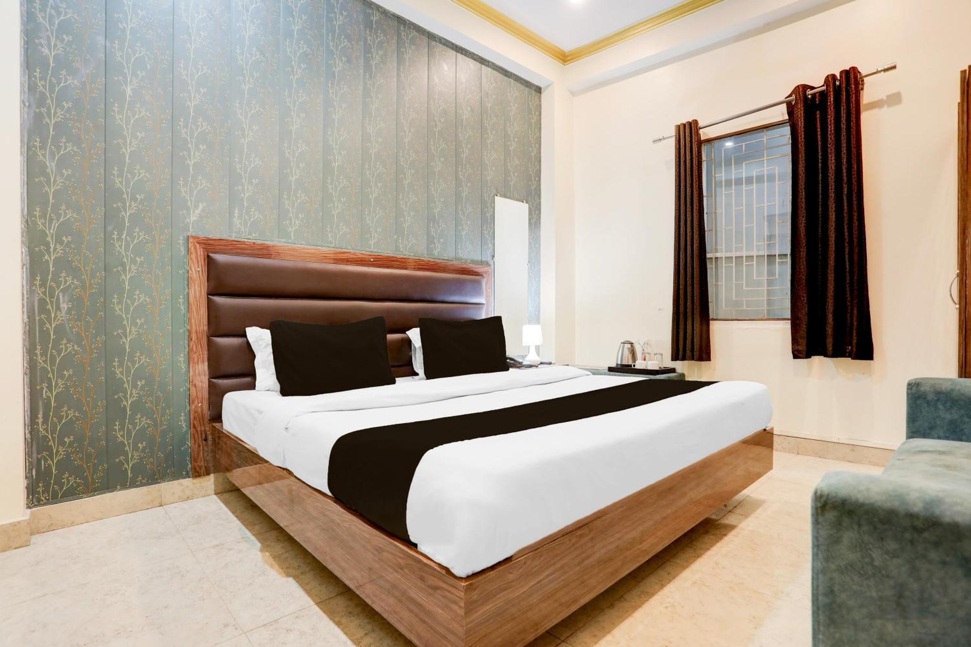 Super Hotel O Sankat Mochan Gandhi Nagar Kakarmatha Exterior photo