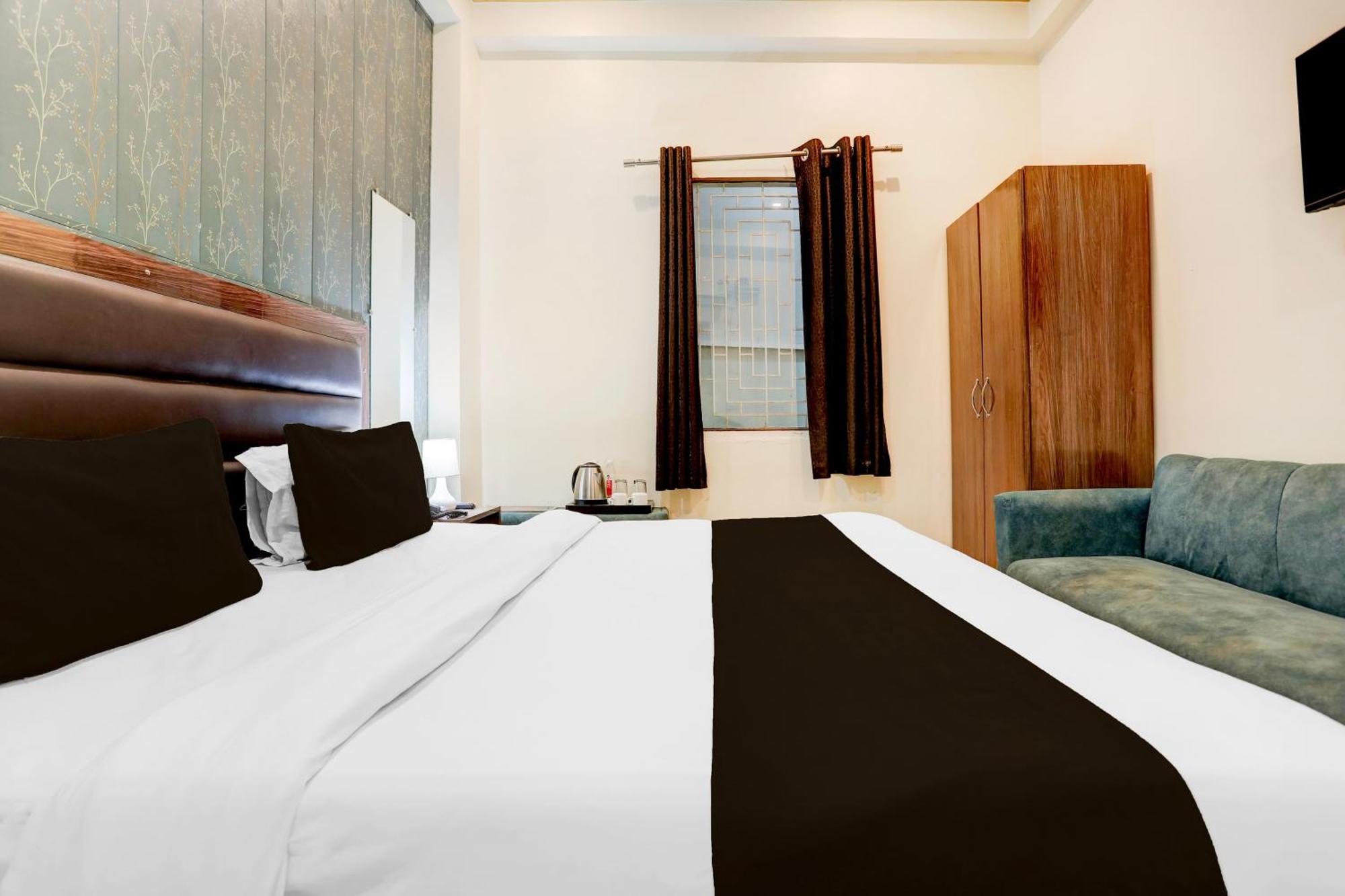 Super Hotel O Sankat Mochan Gandhi Nagar Kakarmatha Exterior photo