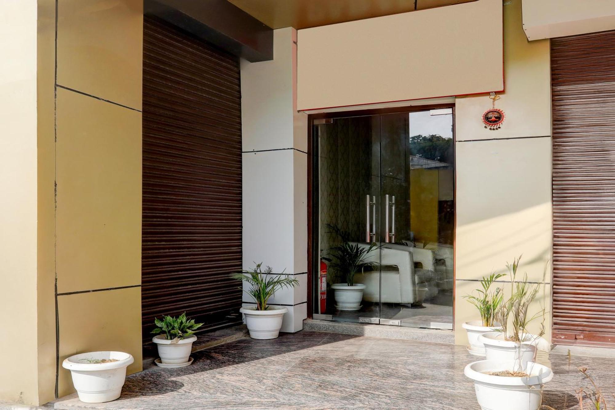 Super Hotel O Sankat Mochan Gandhi Nagar Kakarmatha Exterior photo